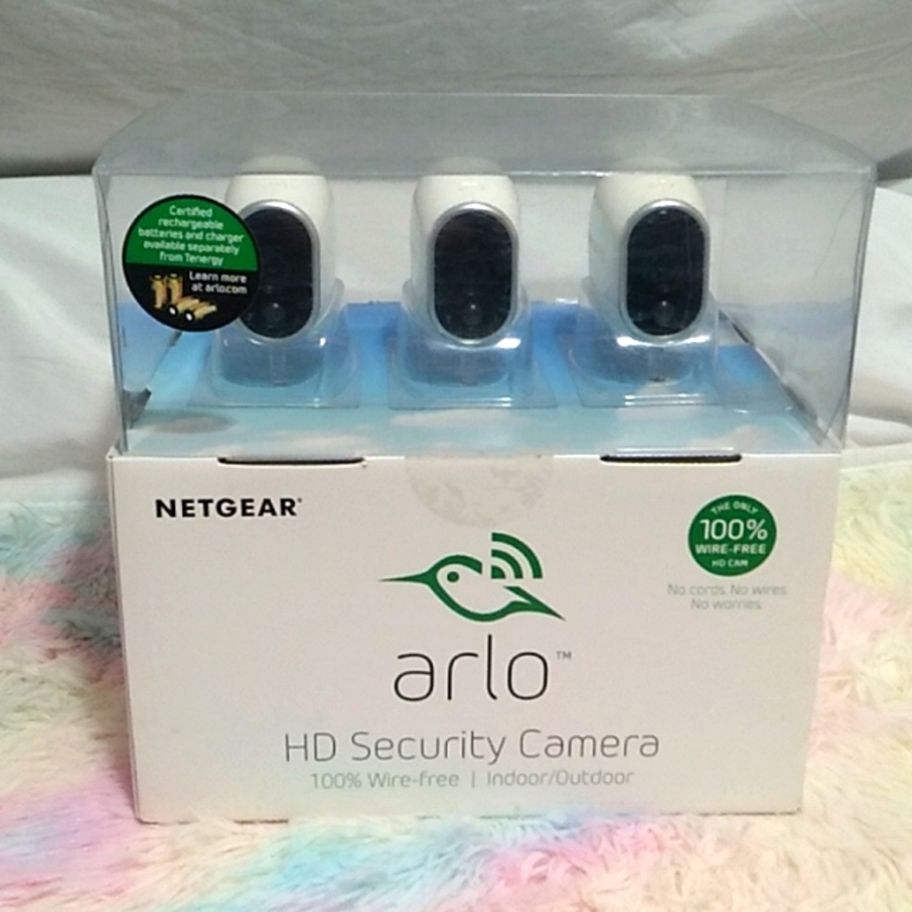 (A-3) New Arlo HD Security Cameras 100% Wire Free Indoor/Outdoor